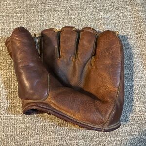 Vintage Wilson A2150 Men’s Leather Baseball Glove with unknown autograph